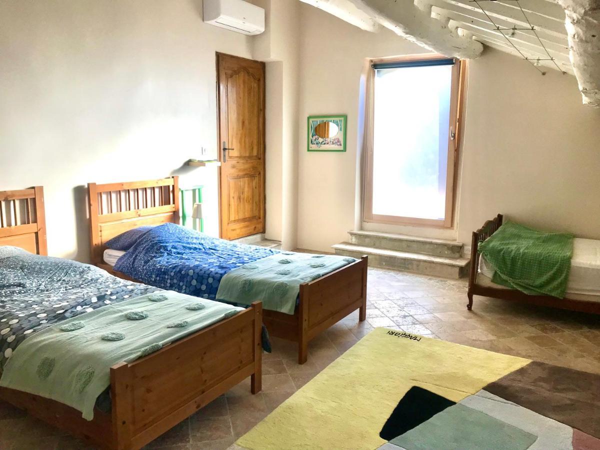 La Bergerie Des Amandiers Chambres Et Table D'Hotes Malataverne Εξωτερικό φωτογραφία