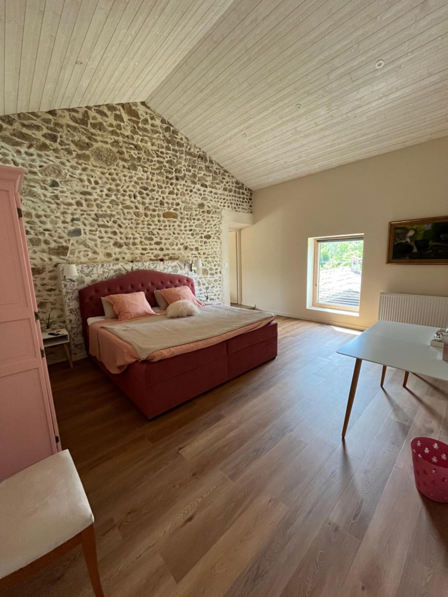 La Bergerie Des Amandiers Chambres Et Table D'Hotes Malataverne Εξωτερικό φωτογραφία